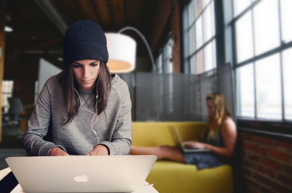 startupeuse et son laptop